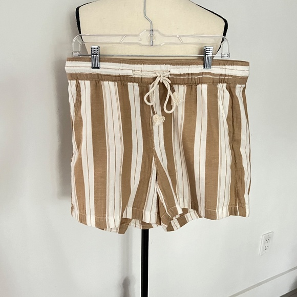 2 Pairs Women's Old Navy Linen Blend Drawstring Shorts Size M - Picture 4 of 11